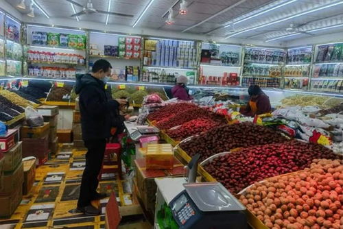 水磨溝區(qū)節(jié)日商品供應(yīng)充足 市民添置新品迎新年